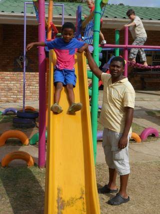 Dad Bandile also lends a helping hand to Milani.